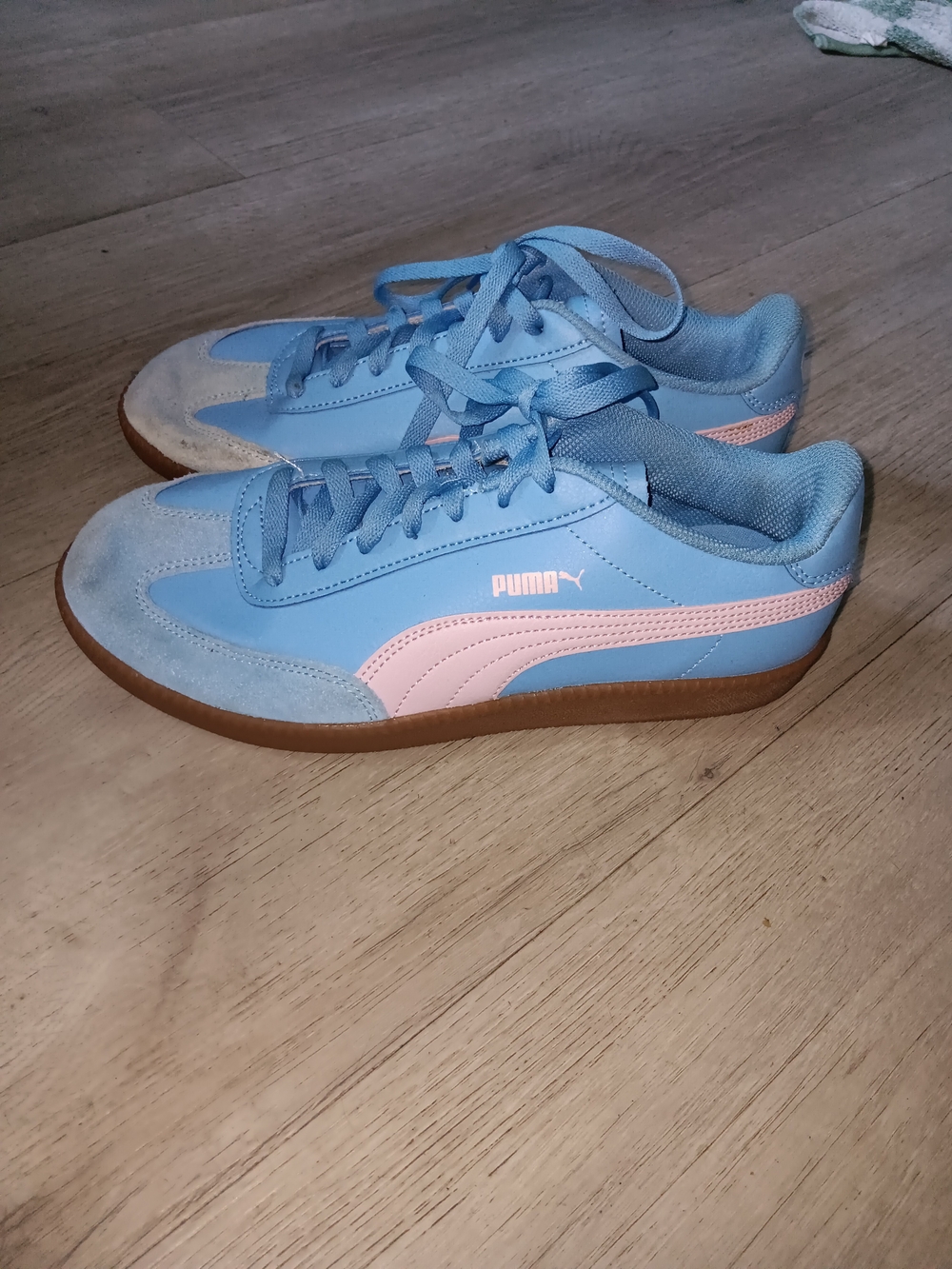 Puma Light Blue Sneakers with Pink Stripe